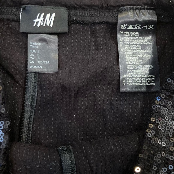 Black high waisted sequin short shorts by H&M - Picture 3 of 4